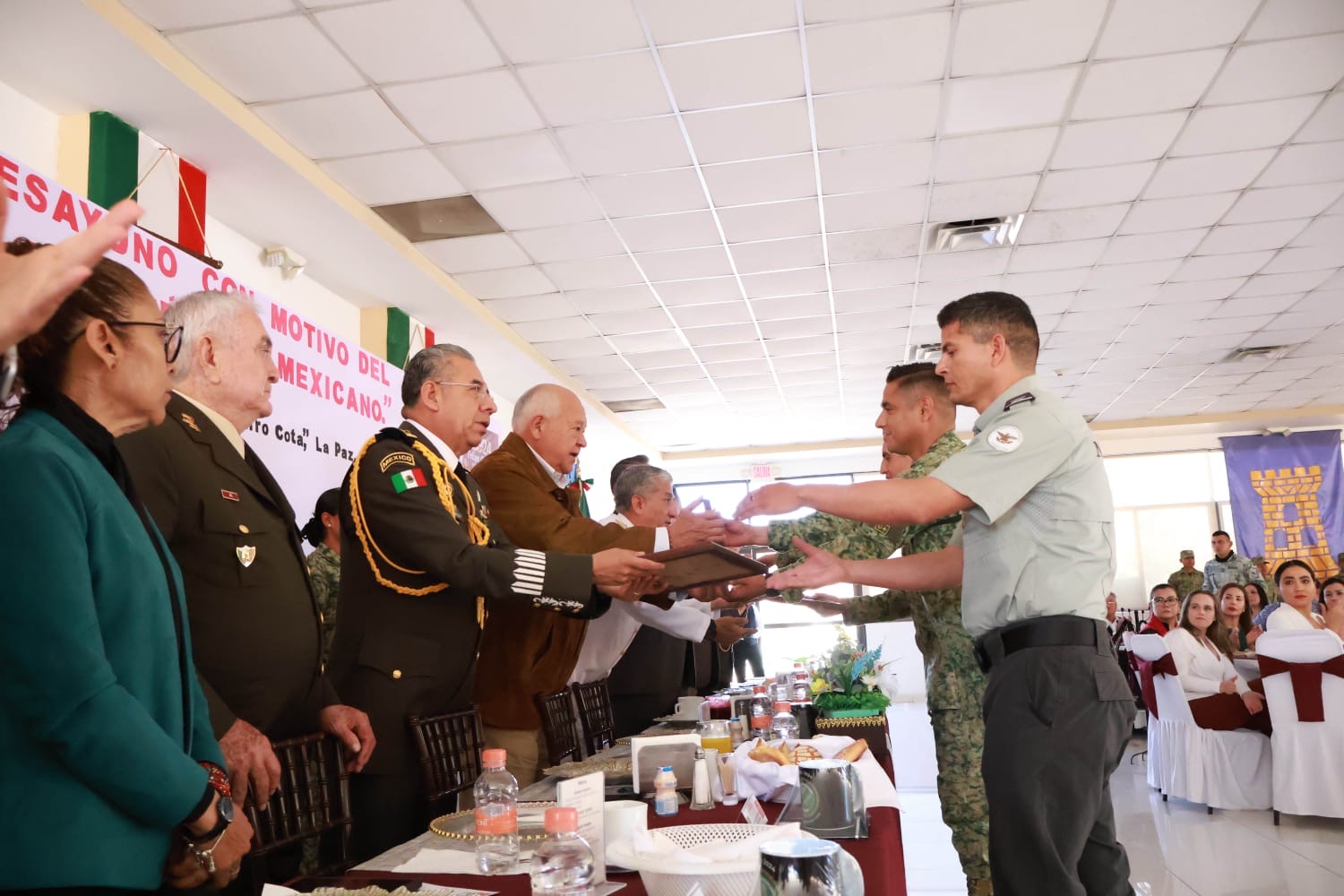 Reconoce Gobernador V Ctor Castro Lealtad Y Patriotismo Del Ej Rcito