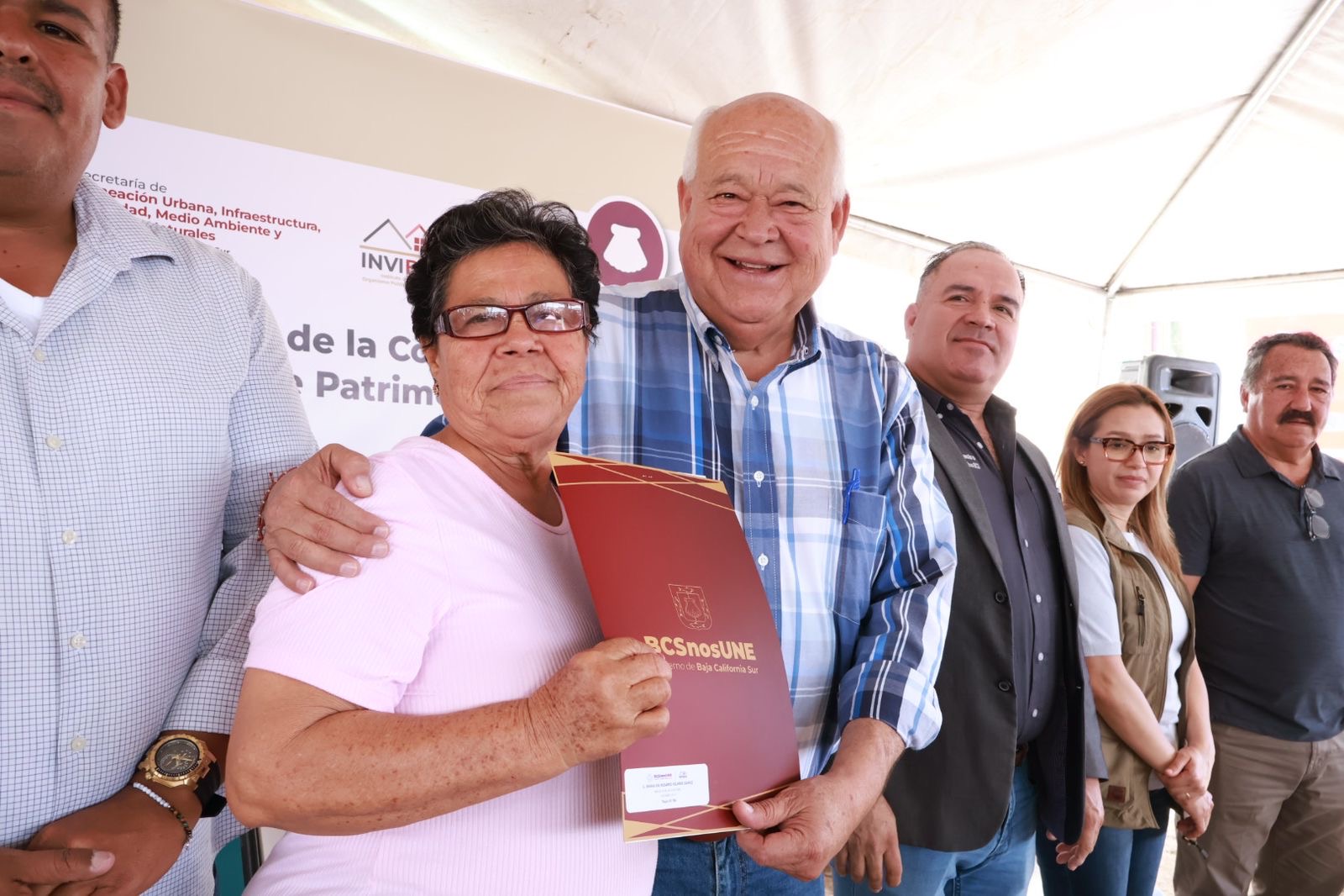 Entrega Gobernador Vcc T Tulos De Propiedad A Familias De Colonias