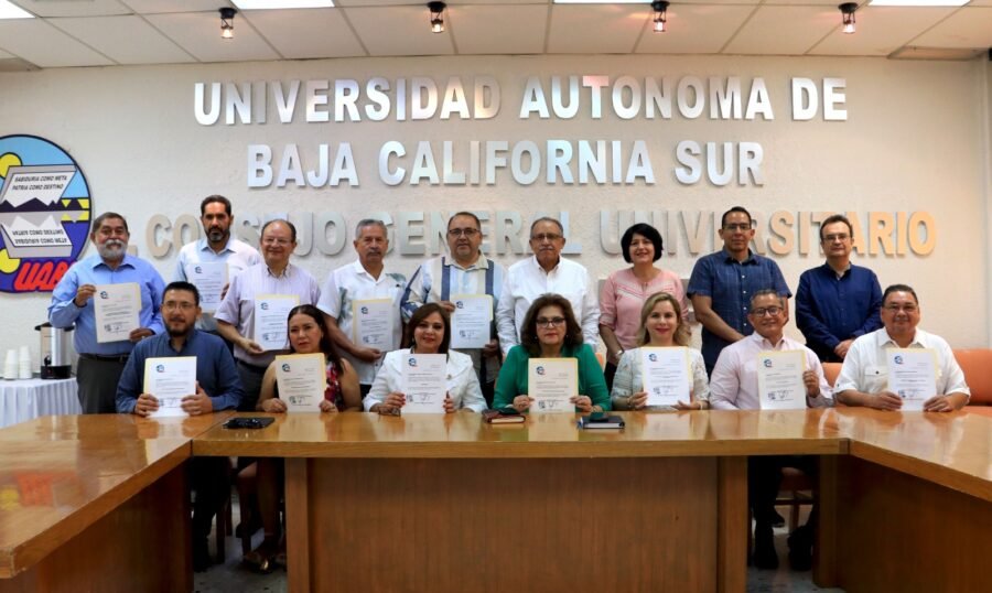 Continúa UABCS entrega de nombramientos a personal directivo - Bitácora BCS