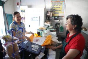 MIlena Quiroga. Ayuda por violencia en papel de tortillas.