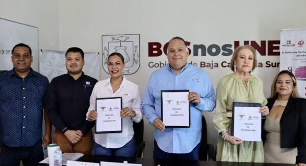 FIRMAN-CONVENIO-DE-COLABORACION-ICATEBCS-E-INSTITUTO-DE-LAS-MUJERES-DE-LOS-CABOS.