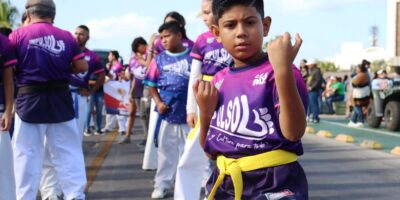 Participan 400 deportistas en desfile del Aniversario de la Revolución Mexicana