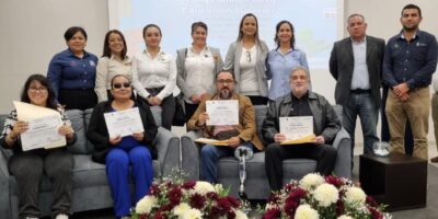 Participan estudiantes en panel académico sobre inclusión