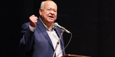 Gobernador VCC reconoce labor docente en el Día del Maestro