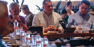 Encabeza reunión Saúl González con Grupo Madrugadores Los Cabos