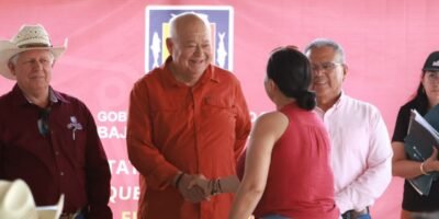 Cumple gobernador Víctor Castro a productores de Comondú con entrega de apoyos