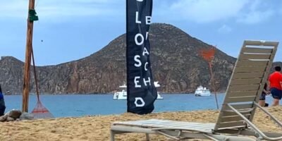 Instalan bandera negra en playa El Médano: se encuentra cerrada por oleaje elevado