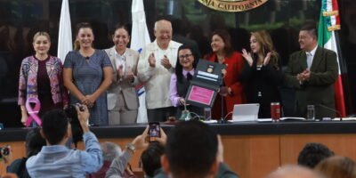 Reconoce gobernador Víctor Castro y Congreso BCS a Martha Becerril con la medalla “María Dionisia”