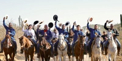 Encabeza Christian Agúndez la tradicional cabalgata de La Candelaria en Los Cabos