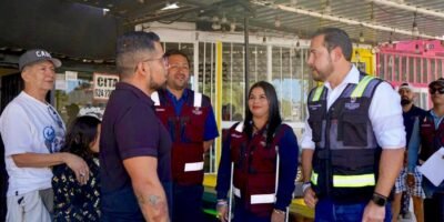 Entrega Christian Agúndez apoyos a familias afectadas por incendio en Cabo San Lucas