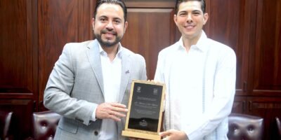 Firma Christian Agúndez carta para formalizar hermanamiento con el municipio de Tecate
