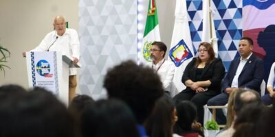 Inaugura Víctor Castro el Foro + Agua para BCS