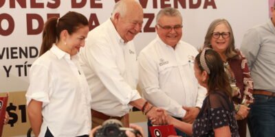Fortalece Víctor Castro el bienestar familiar con la entrega de 59 viviendas en La Paz