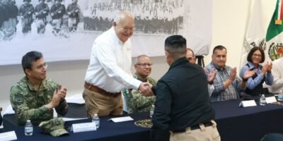 Encabeza Víctor Castro entrega de reconocimientos a agentes de la PGJE