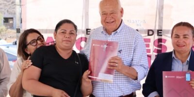 Entrega Víctor Castro viviendas a familias y anuncia obras prioritarias en Mulegé
