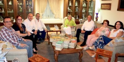 Recibe UABCS donación de libros del Lic. Ángel César Mendoza Arámburo