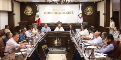 Anuncia Víctor Castro obras de electrificación en Puerto Chale y La Candelaria