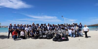 Realizaron jornada de Macrolimpieza en la playa Pichilingue
