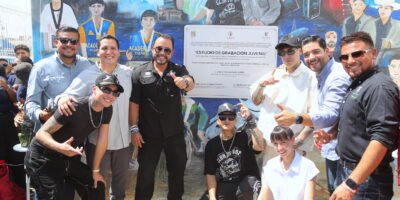 Inaugura Christian Agúndez el nuevo estudio de grabación para las juventudes de Los Cabos