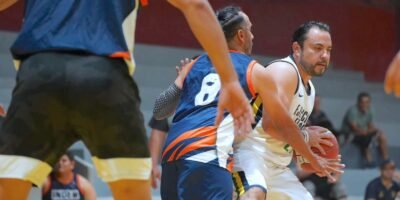 Participa Christian Agúndez en final de torneo de básquetbol burocrático