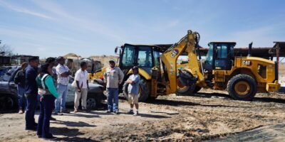 Autoridades municipales atienden a familias afectadas por incendio en Cabo San Lucas