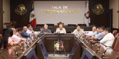Mantiene Víctor Castro diálogo con productores del Valle de Santo Domingo