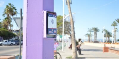 Instala Seguridad Pública 18 botones de emergencia violeta en La Paz