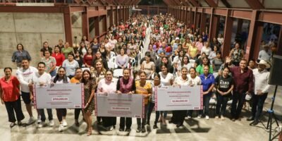 Entrega Milena Quiroga 280 apoyos económicos a madres cuidadoras en La Paz