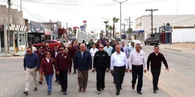 Encabeza Víctor Castro marcha del Día del Trabajo en Guerrero Negro