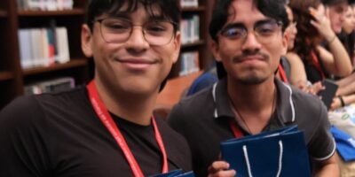 Dos estudiantes de la UABCS ganan pase al concurso de la Embajada de Francia