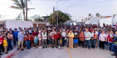 Entrega Christian Agúndez obra de pavimentación en calle Paseo Cabo de Oro