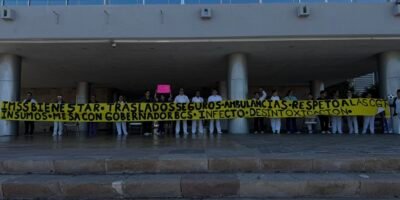 Trabajadores de la salud se manifiestan en Palacio de Gobierno; exigen insumos y mejores condiciones