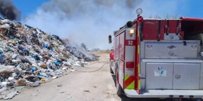 Otro incendio en Los Cabos; bomberos combaten fuego en relleno sanitario de Santiago