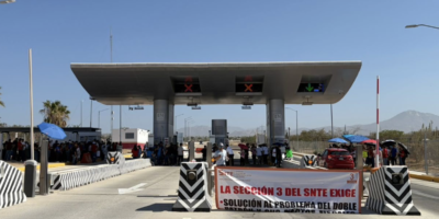Magisterio toma caseta de cobro que conecta al Aeropuerto Internacional de Los Cabos