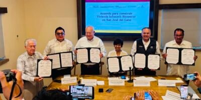 Firma Víctor Castro proyecto para construir 15 mil 400 viviendas en Los Cabos