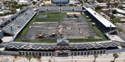 Supervisan los trabajos de renovación del estadio Guaycura