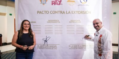 Amor Fenech firma con empresarios Pacto contra la Extorsión en La Paz