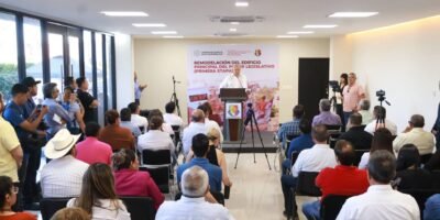 Entrega Víctor Castro obra de remodelación del edificio del Congreso del Estado