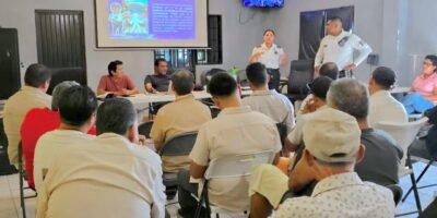 Capacitan a transportistas para mejorar la seguridad vial en Los Cabos