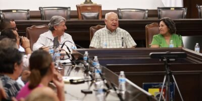 Víctor Castro anuncia acciones para mejorar la educación en BCS