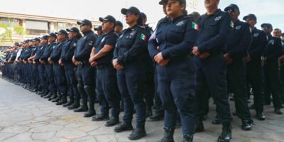 Entregan bonos de riesgo a más de mil oficiales de polícia en La Paz