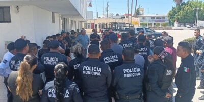 POLICÍAS EN COMONDÚ CONTINÚAN CON PARO LABORAL