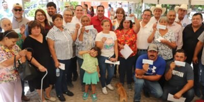 Entregan apoyos económicos a 23 familias afectadas del incendio en Comondú