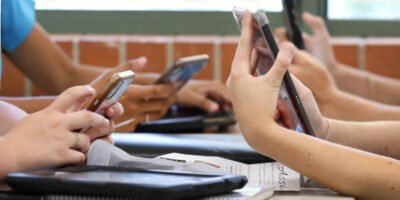 Adiós al celular en las aulas: Baja California Sur aplicará restricción desde noviembre