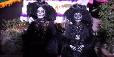 Convocan a jóvenes de La Paz a concurso de Catrinas y Catrines