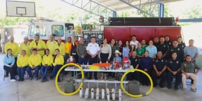 Comunidades de Los Cabos y Comondú reciben equipo para incendios forestales